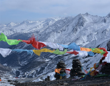 G318线折多山段应急停车带路面铺筑